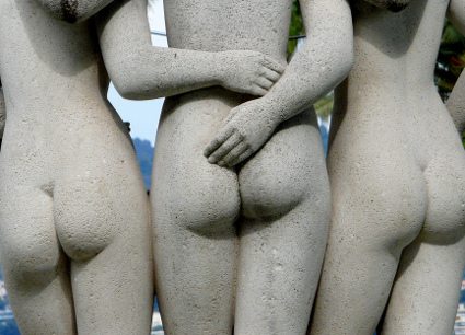 3 nude statues - gerrygoal2008 2